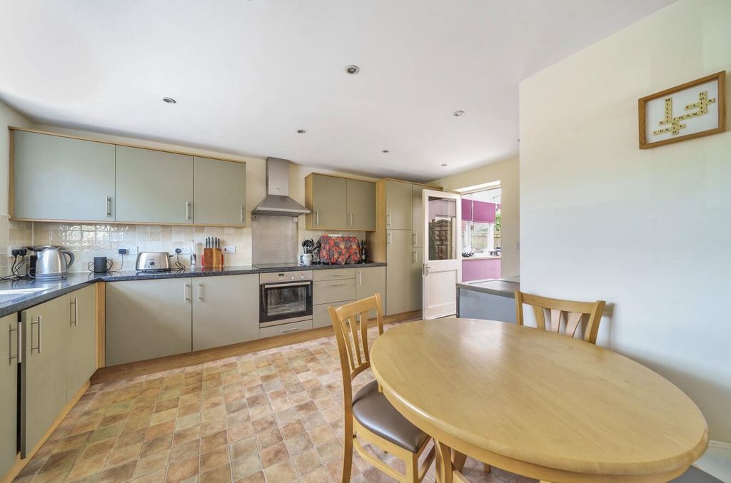 Property photo 2 of 18 Kitchen