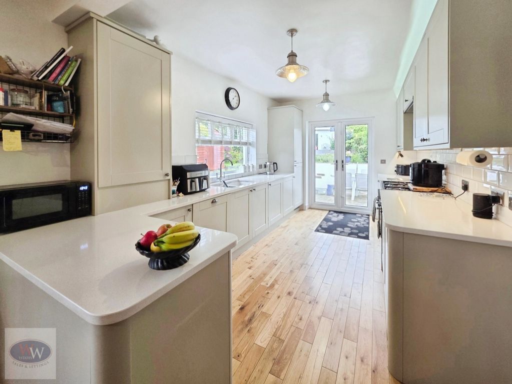 Property photo 3 of 34 Kitchen