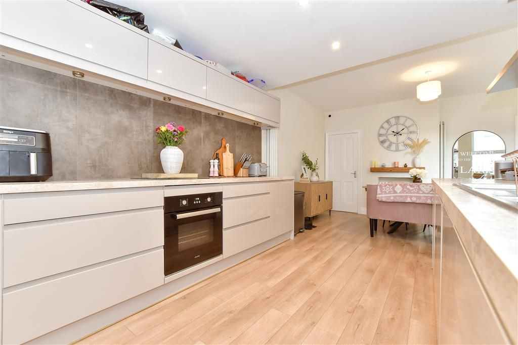 Property photo 1 of 10 Kitchen