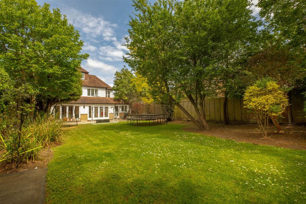 Property photo 2 of 21 31-Eversley-Road-0059 Copy.Jpg