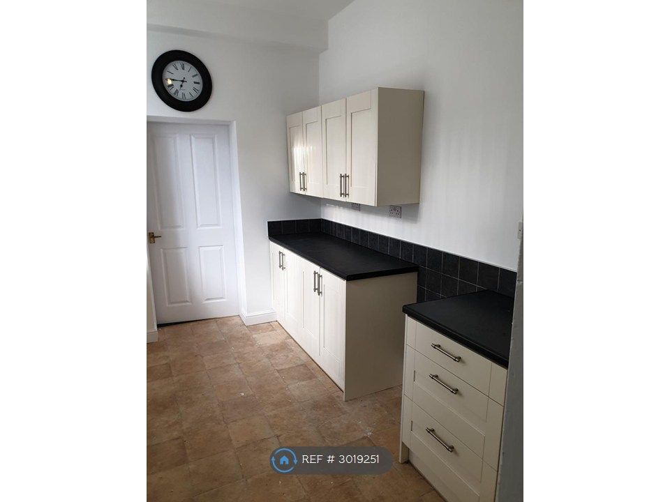 Property photo 2 of 14 Kitchen