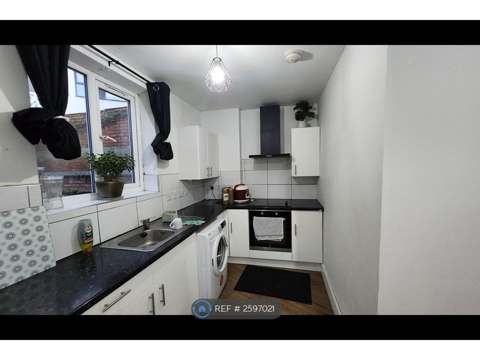 Property photo 1 of 8 Kitchen