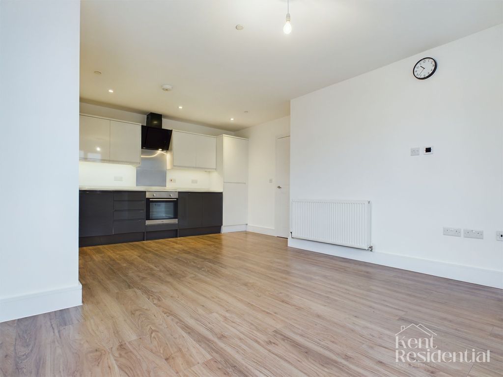 Property photo 2 of 9 Photo 8