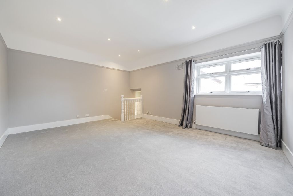 Property photo 3 of 8 1140847 (2)