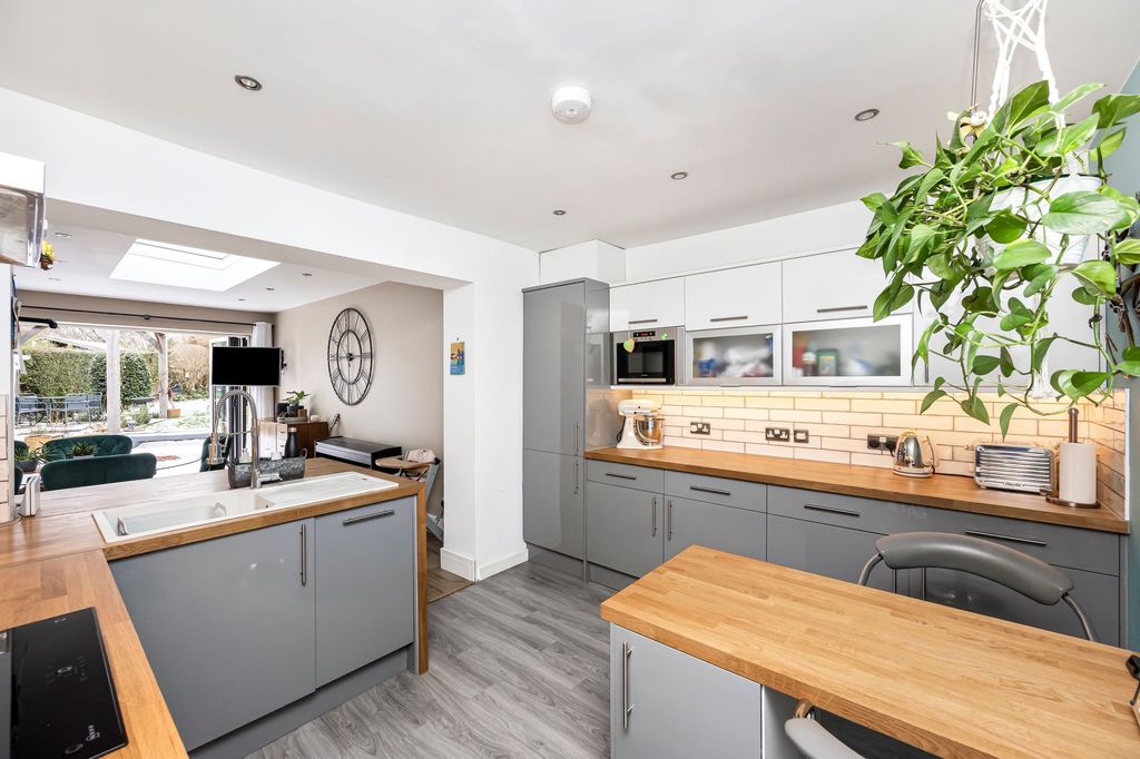 Property photo 3 of 26