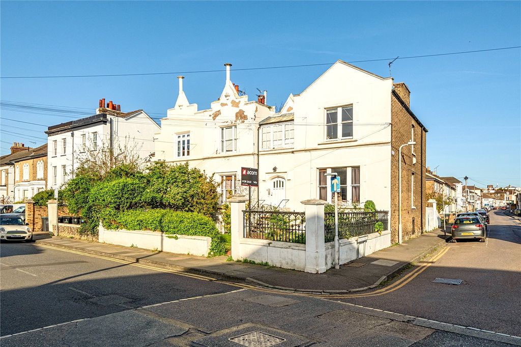 Property photo 1 of 14 External