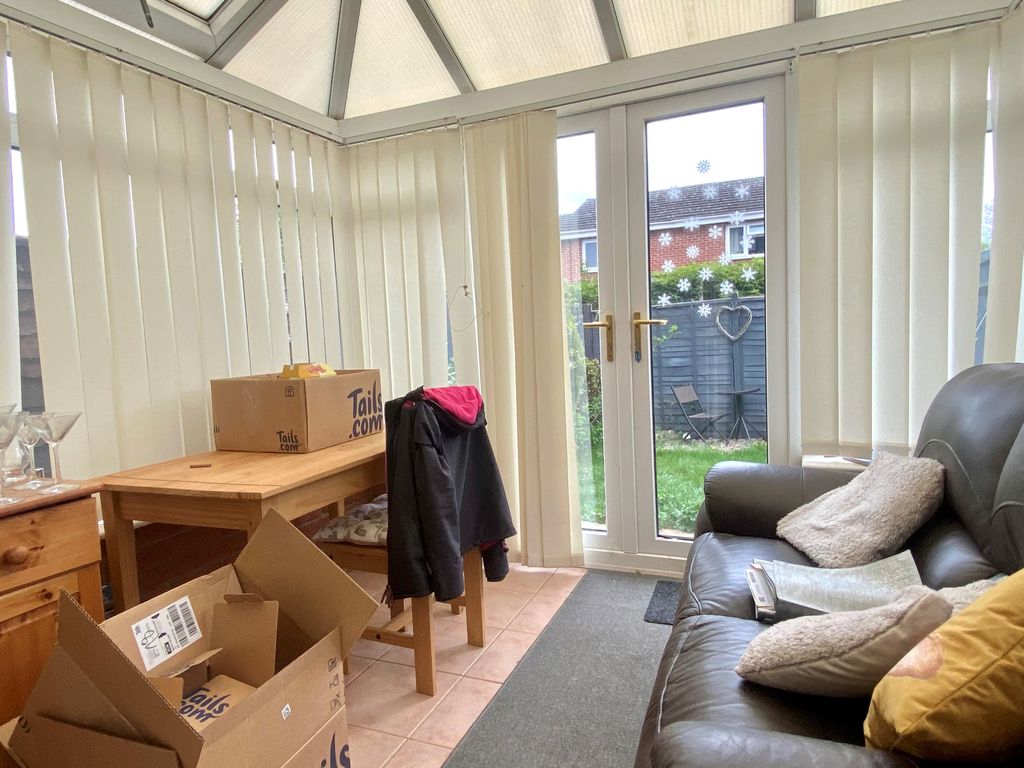 Property photo 2 of 11 Conservatory