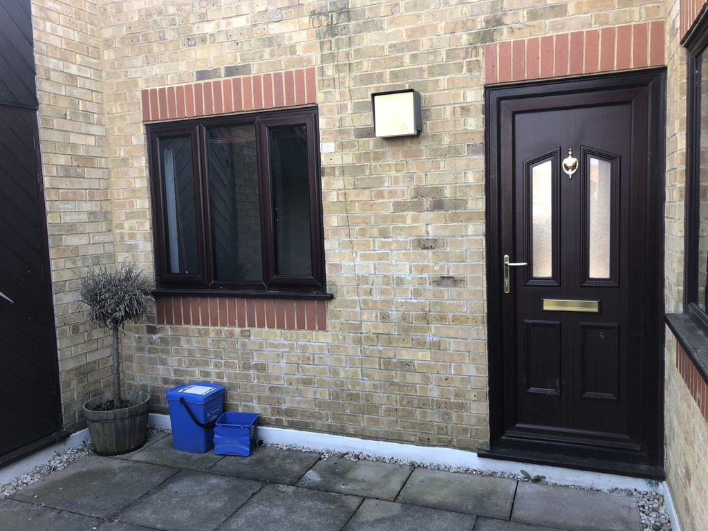 Property photo 1 of 19 2 Bed Flat For Sale The Balcony, Luton Lu2