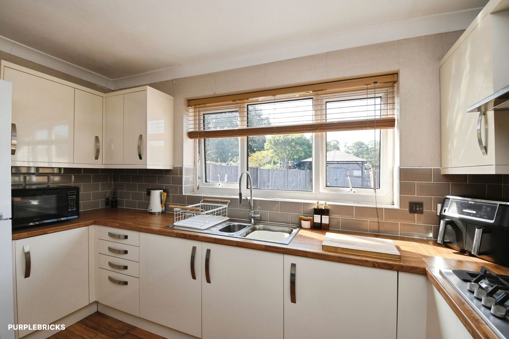 Property photo 2 of 29