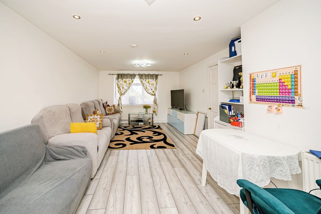 Property photo 3 of 14 Living Room