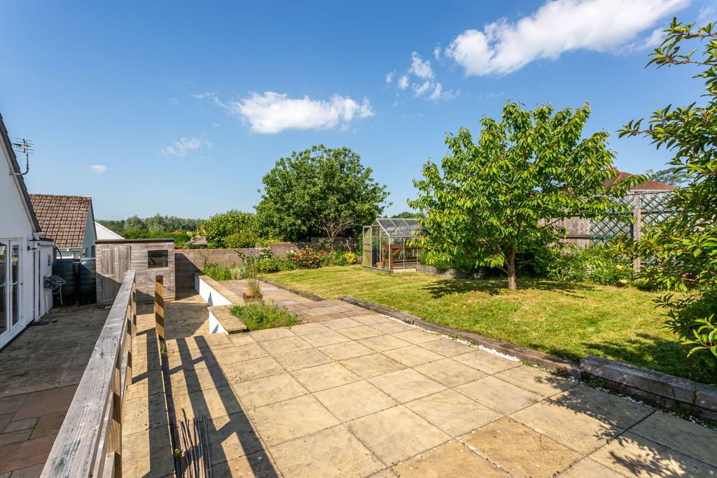 Property photo 2 of 31