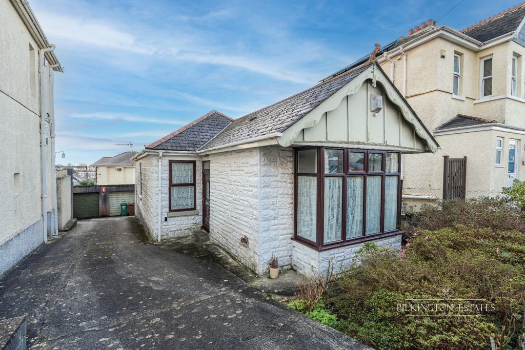 Property photo 1 of 18 4850300