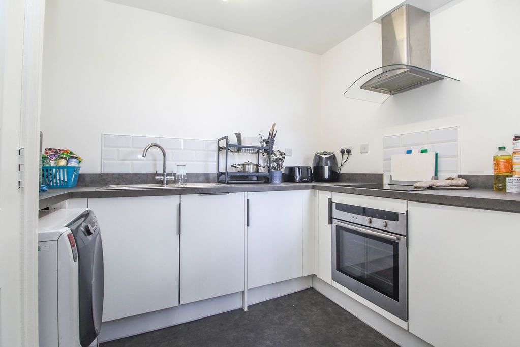 Property photo 2 of 7 Kitchen