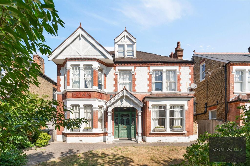 Property photo 2 of 12 42B Rodenhurst Road Sw4 8Ar-12.Jpg