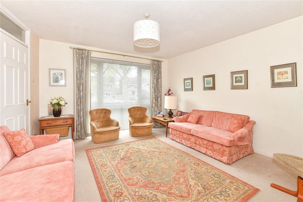 Property photo 2 of 16 Lounge