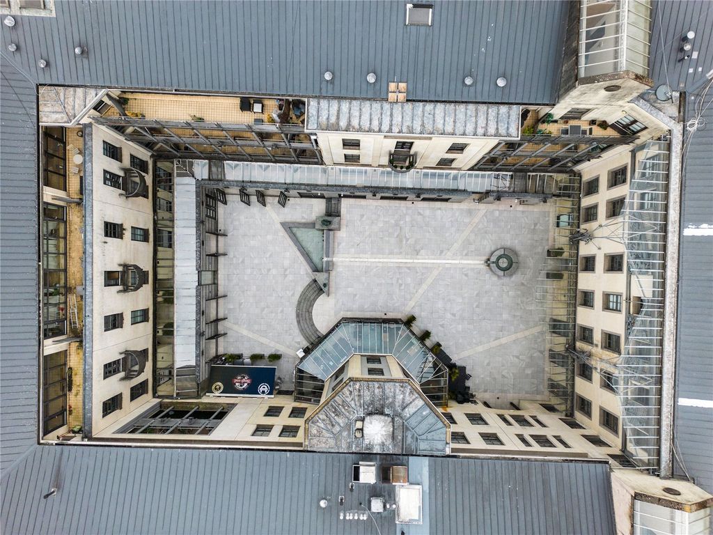 Property photo 2 of 26 Picture No. 33