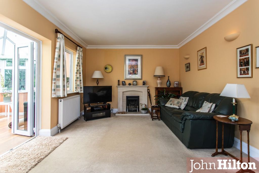 Property photo 3 of 27 Bazehill Road16.Jpg