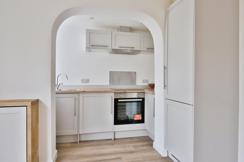 Property photo 3 of 17 Kitchen