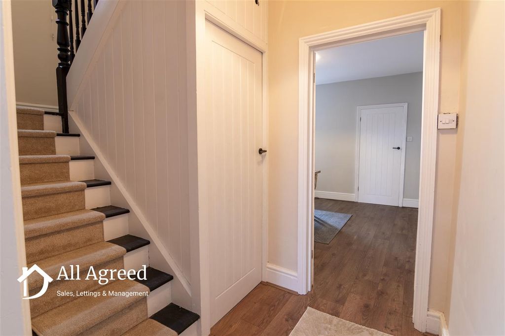 Property photo 3 of 15 Inner Hallway