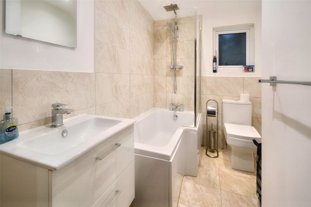 Property photo 2 of 7 Bathroom