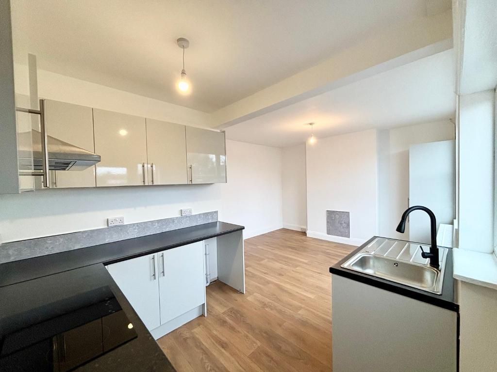 Property photo 3 of 20 Kitchen/Dining Room