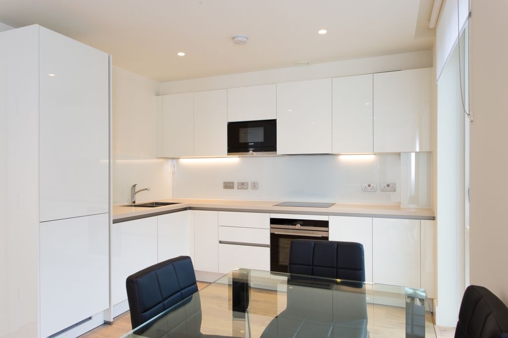 Property photo 3 of 8 Kitchen