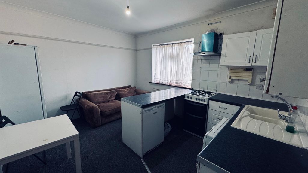 Property photo 3 of 5 Gallery