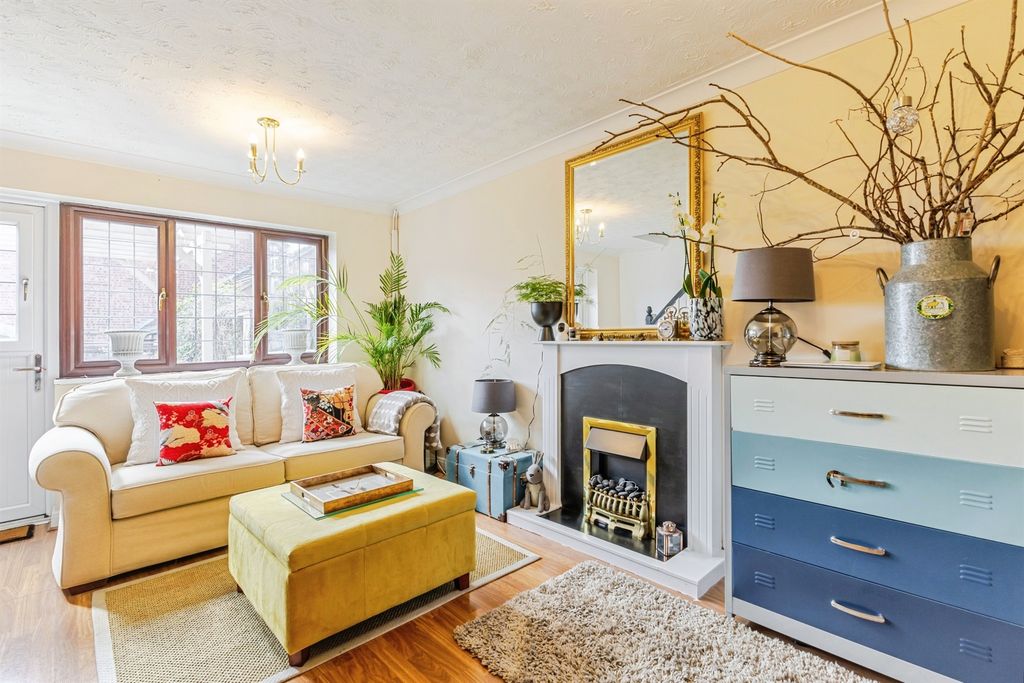 Property photo 3 of 12