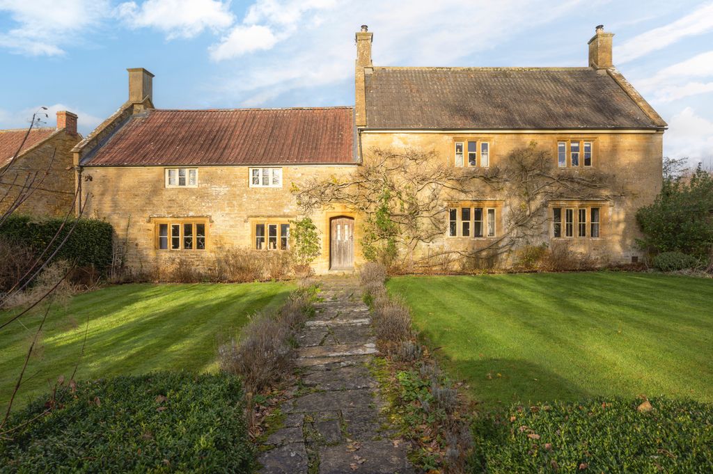 Property photo 1 of 22 College Farm