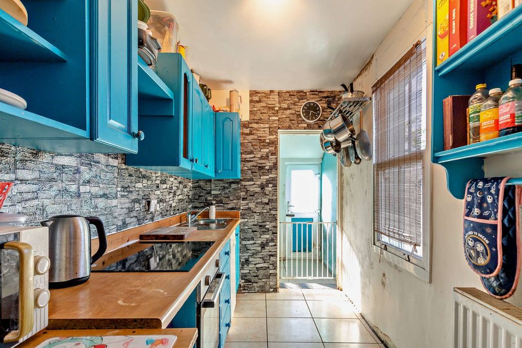 Property photo 3 of 18