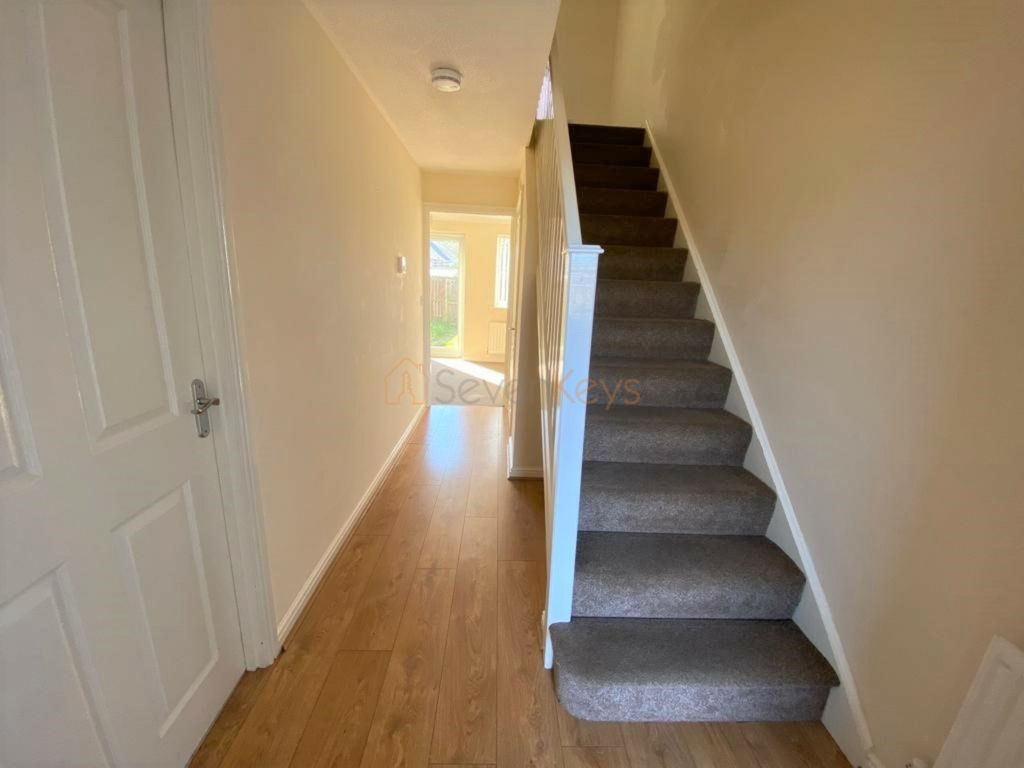 Property photo 2 of 8 Hallway