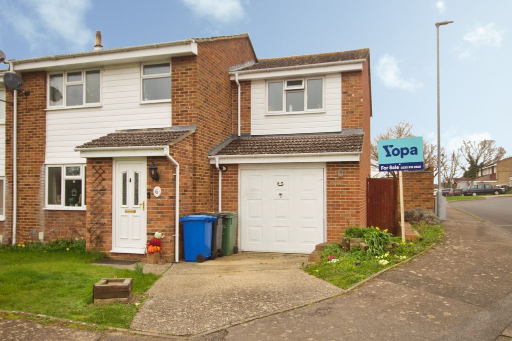 Property photo 1 of 14 Front Garden