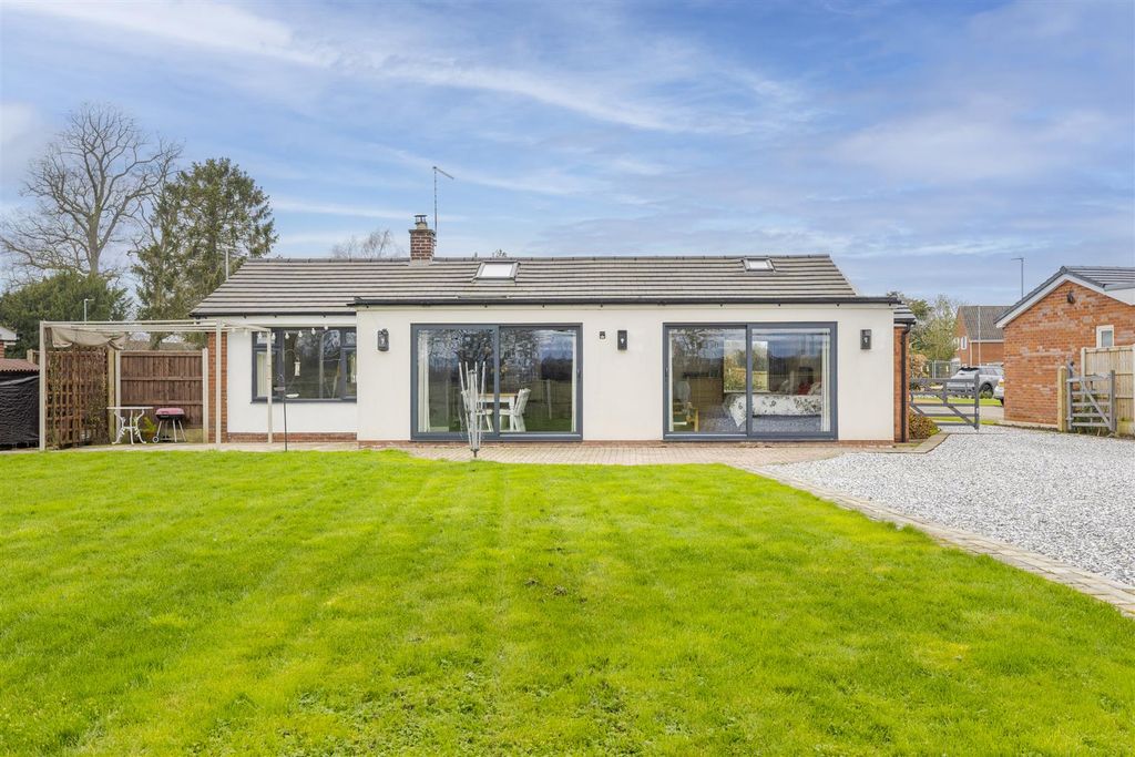 Property photo 3 of 36 7Orchardcrescent-8.Jpg