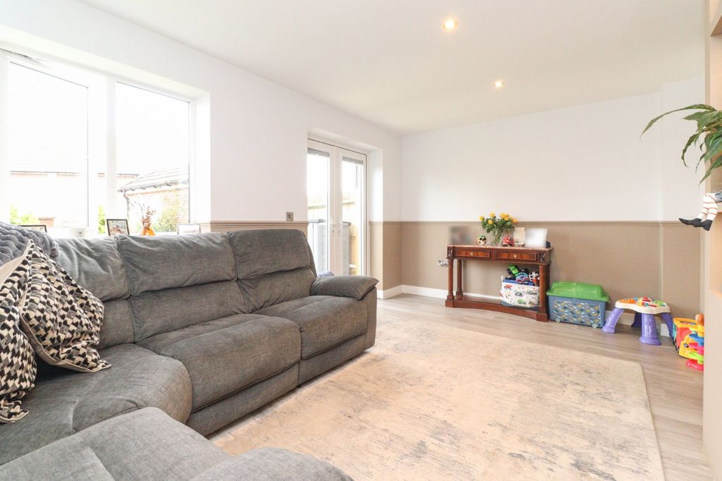 Property photo 2 of 12 Picture 2