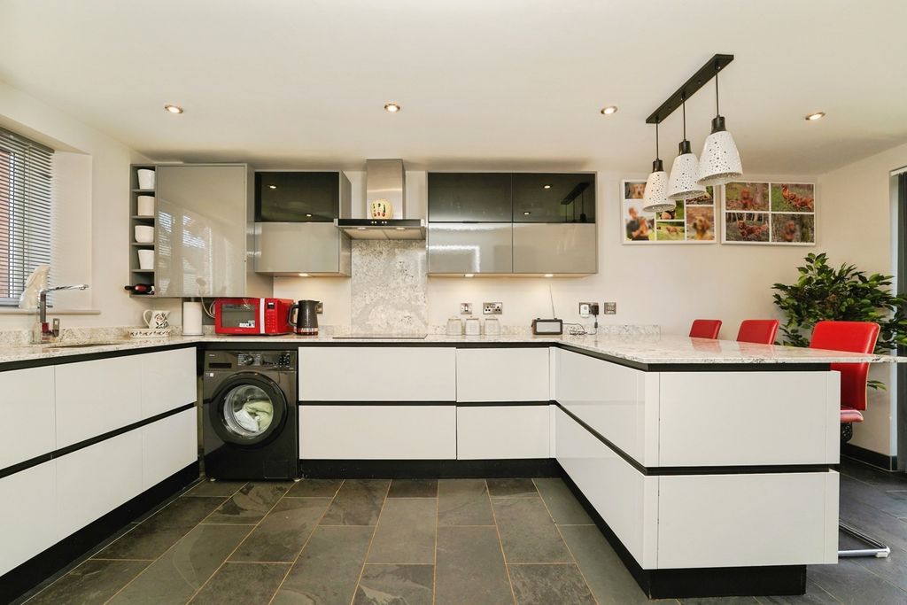Property photo 2 of 22 Pbox-Img.Jpg
