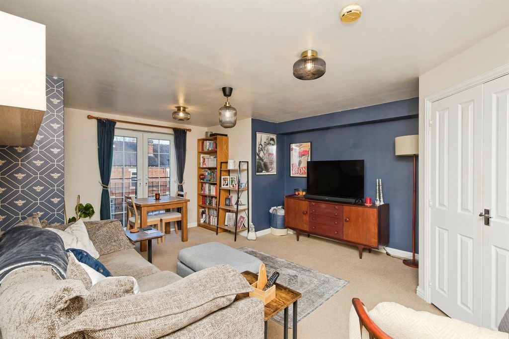 Property photo 3 of 17