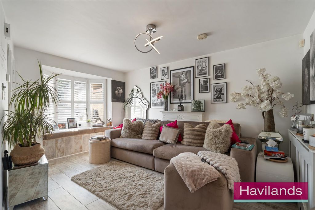Property photo 2 of 23 Laidlaw Drive-21.Jpg