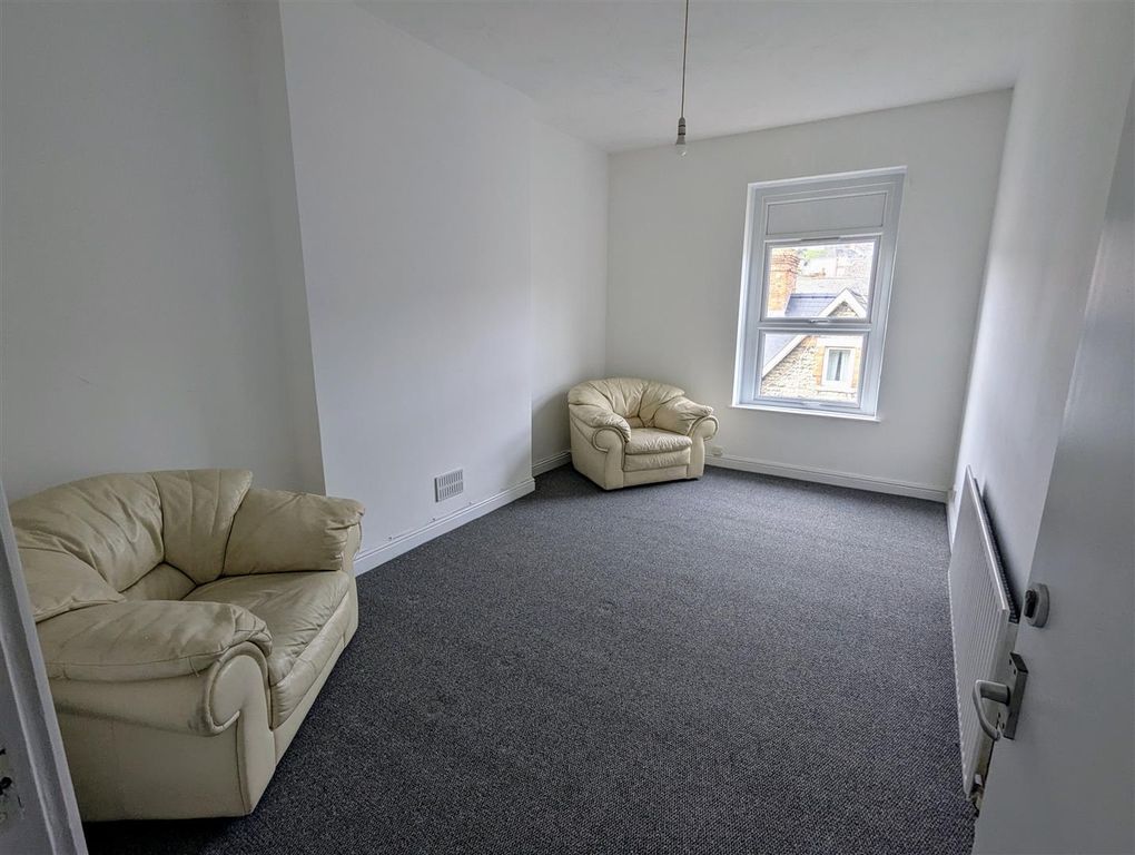 Property photo 3 of 8 Lounge Flat 3.Jpg