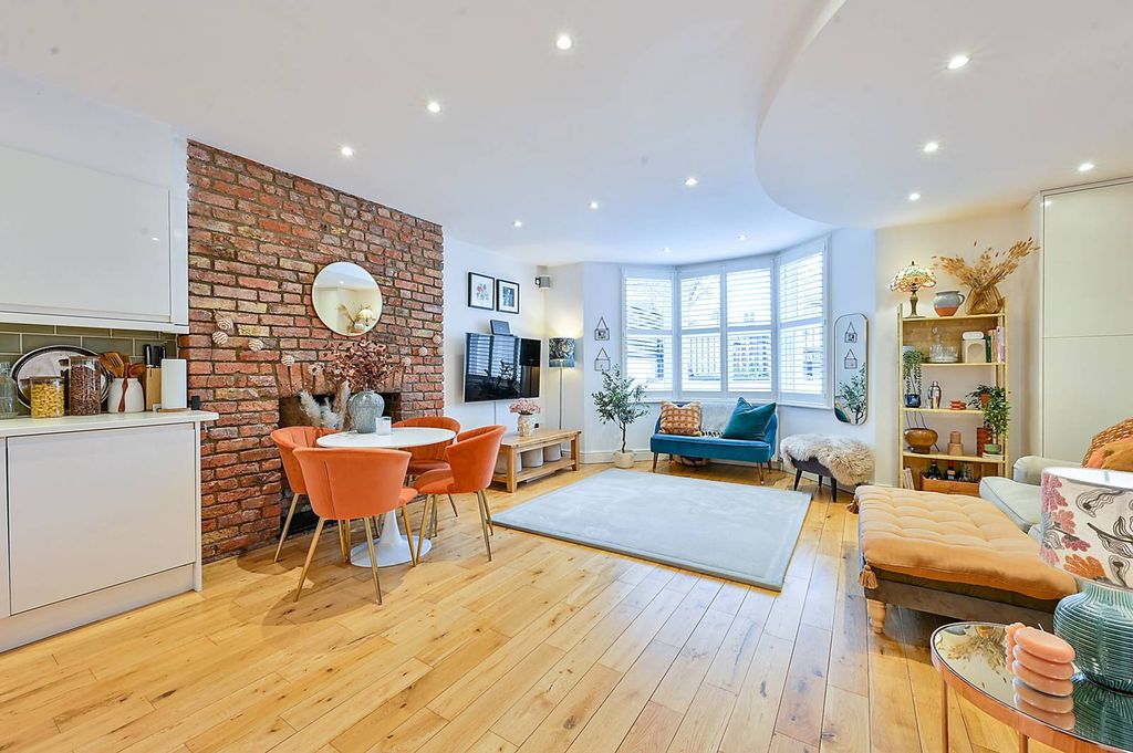 Property photo 2 of 11