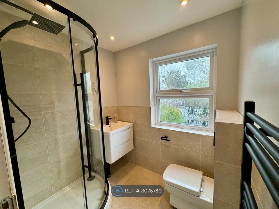 Property photo 3 of 18 Shower Room 1
