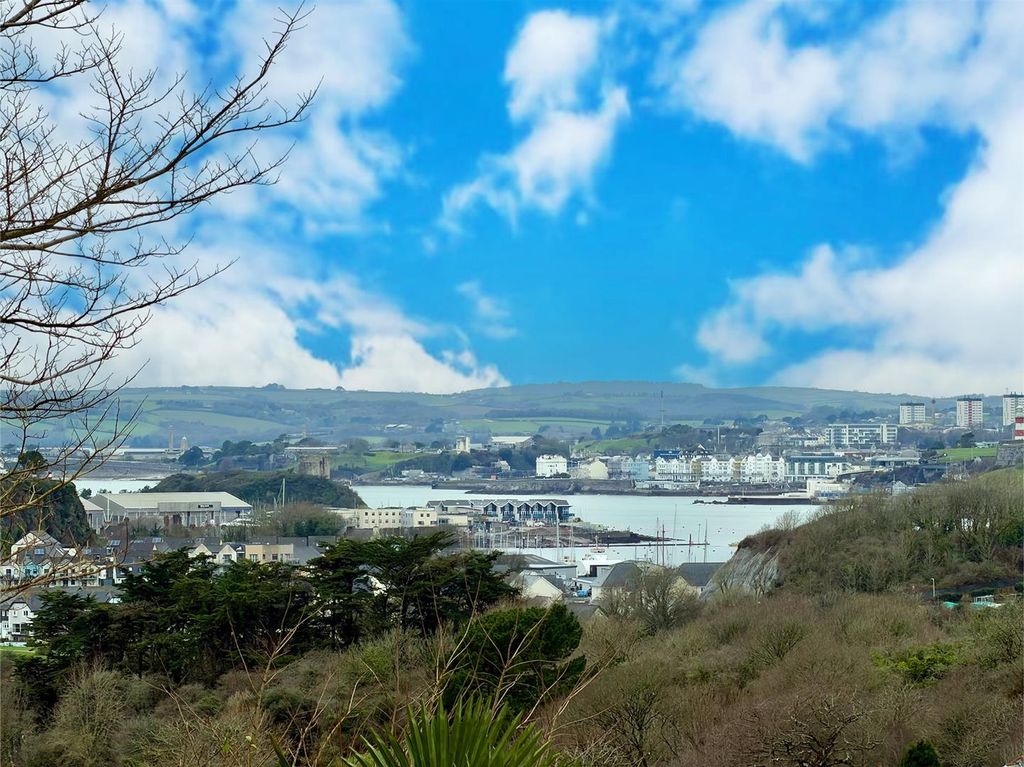 Property photo 2 of 29 4.Jpeg