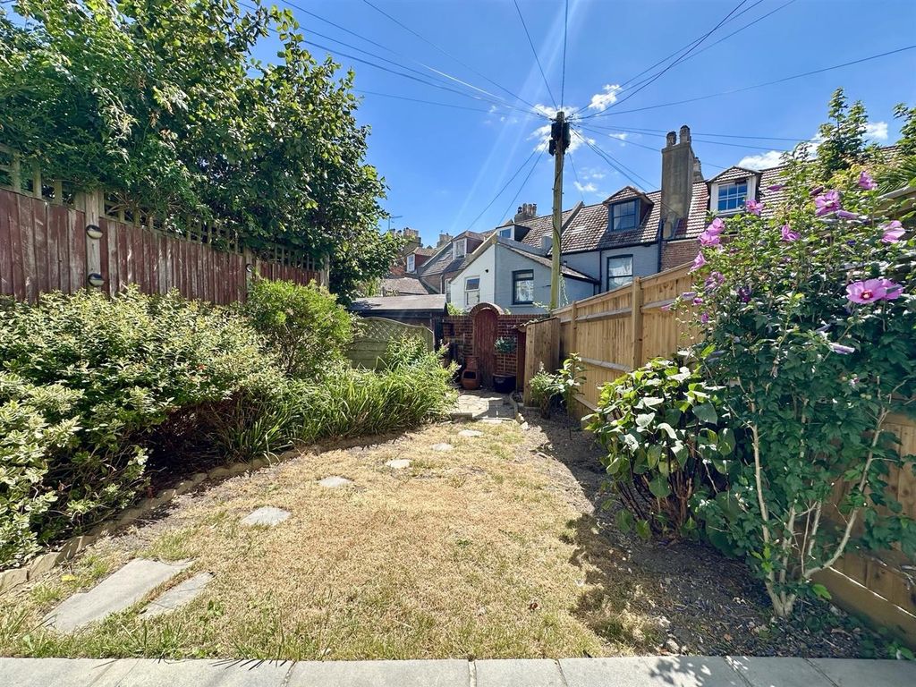 Property photo 2 of 20