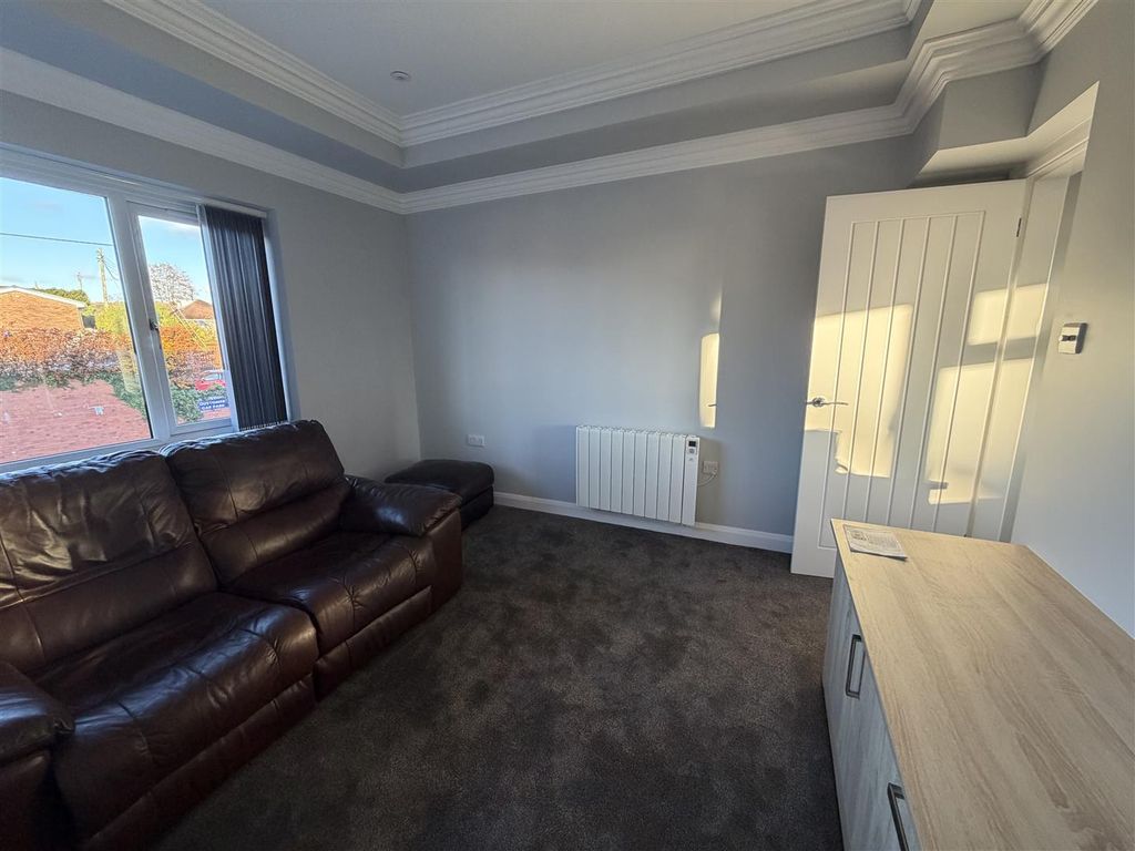 Property photo 3 of 17 Flat 1 Lounge