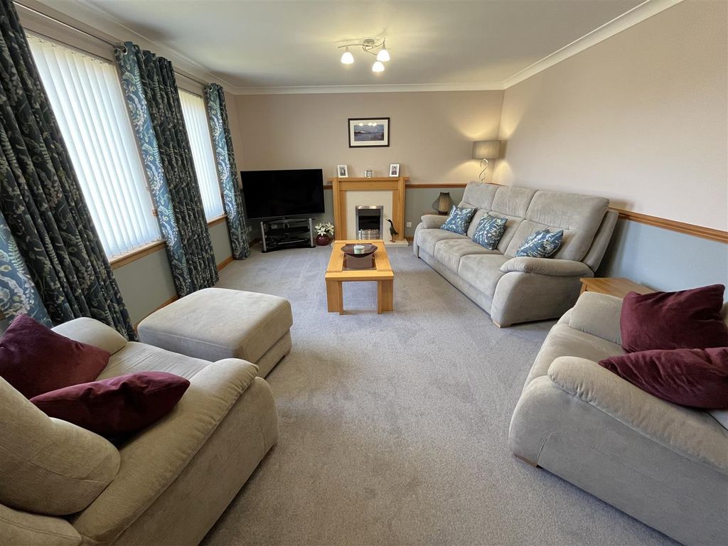 Property photo 3 of 28