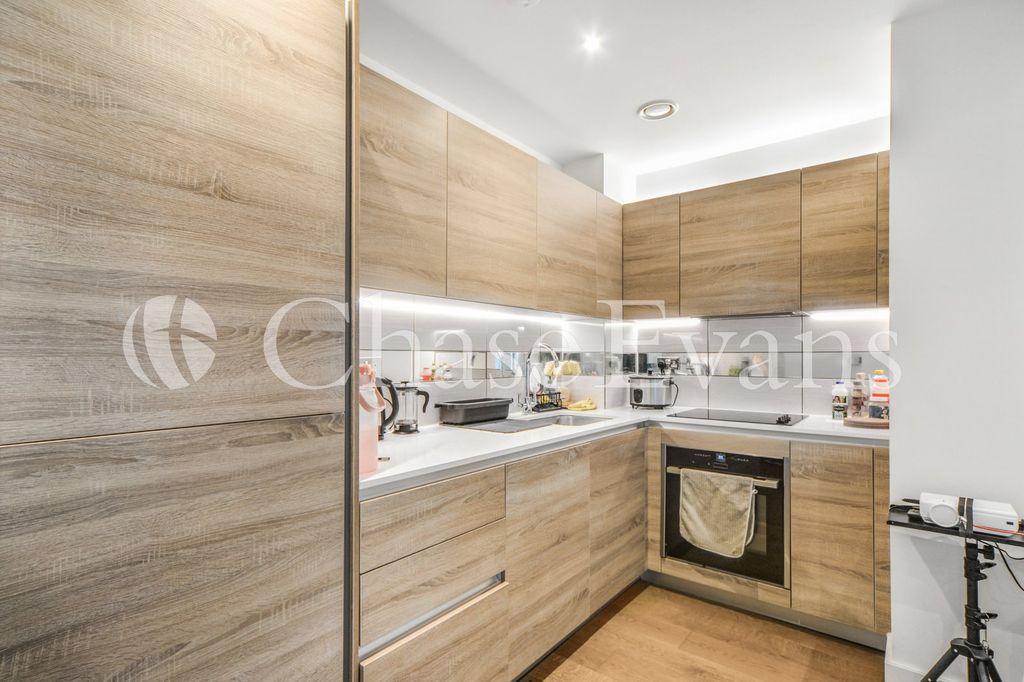 Property photo 2 of 17 Kitchen