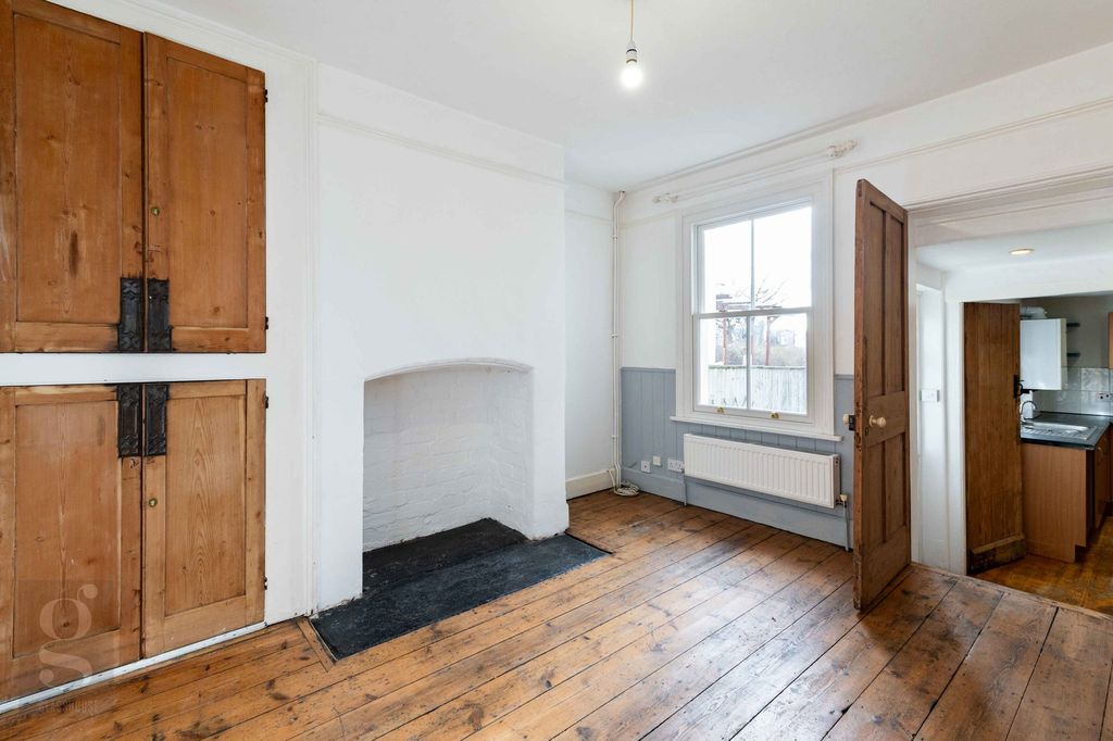 Property photo 3 of 11