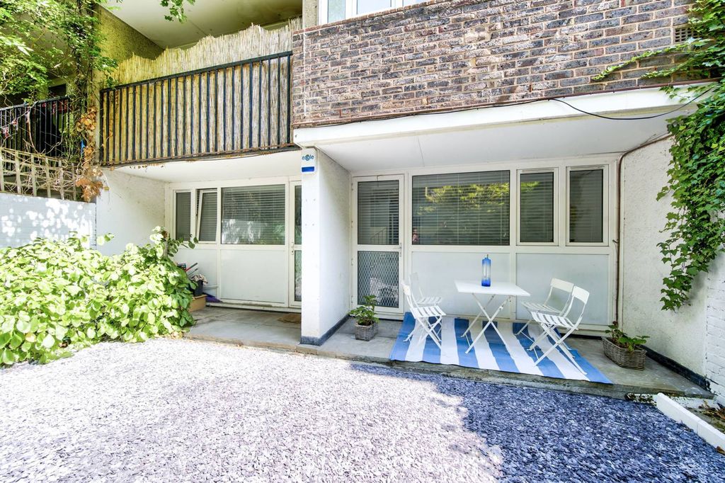 Property photo 2 of 20