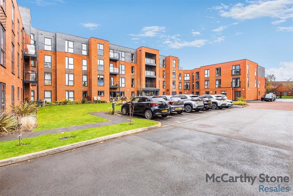 Property photo 1 of 24 8683780-Exterior02.Jpg