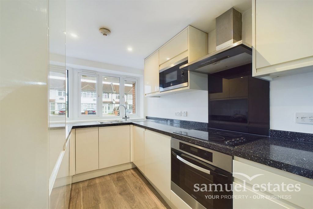 Property photo 2 of 16 Kitchen