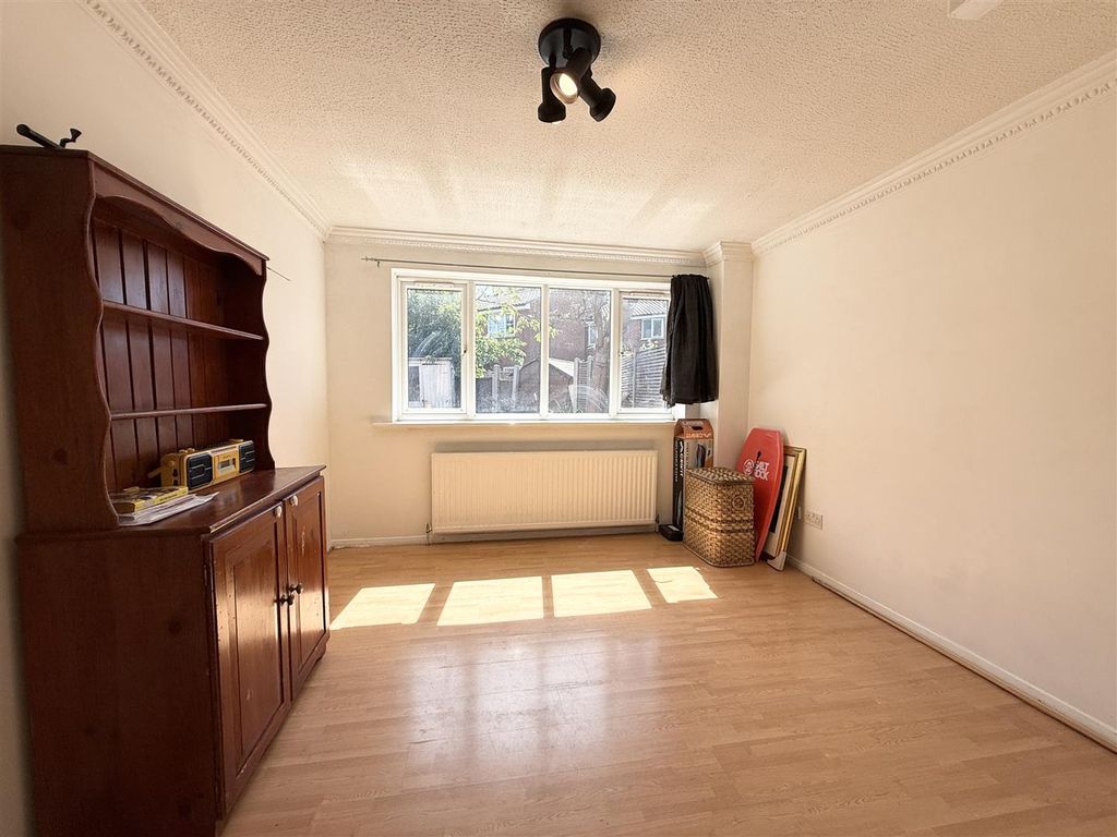 Property photo 2 of 8 Living.Jpg